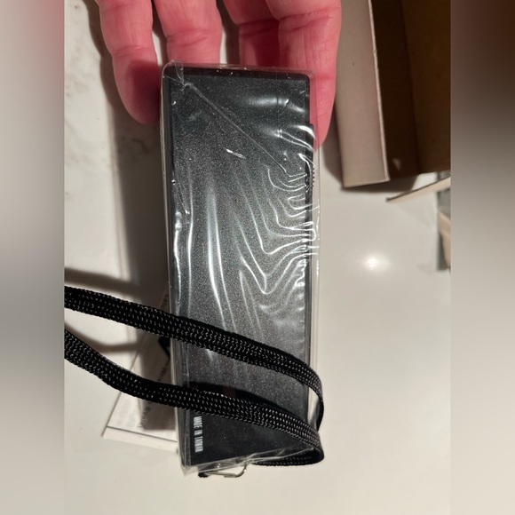 Two vintage cameras. Capital deluxe 110 is new/unused. Kodak instamatic x-15. - Picture 4 of 8